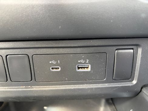 Used 2024 Nissan Frontier SV RWD image 18