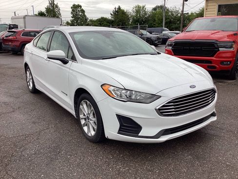 Used 2019 Ford Fusion SE FWD image 29