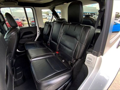 Used 2022 Jeep Wrangler Unlimited Sahara image 19