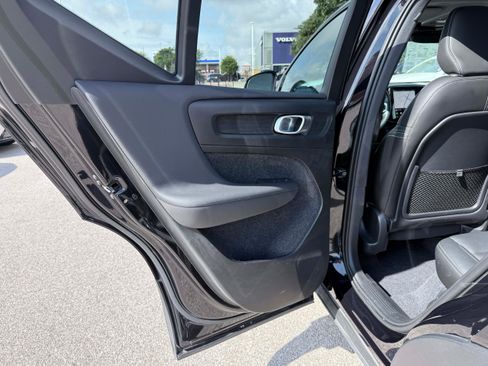 Certified 2025 Volvo XC40 B5 Core AWD/4WD image 14