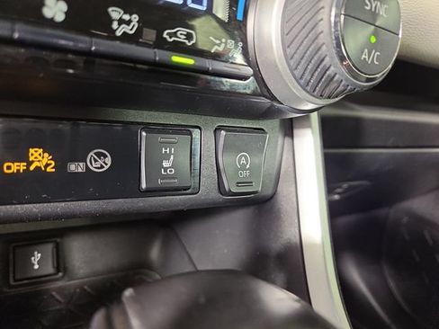 Used 2022 Toyota RAV4 XLE Premium AWD/4WD image 26