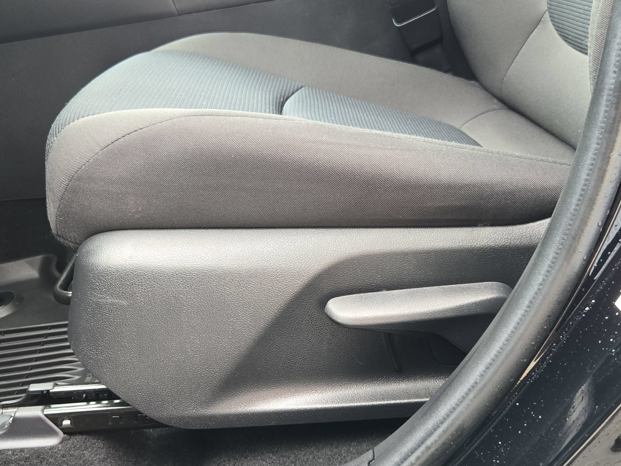Used 2022 Toyota RAV4 LE AWD/4WD image 23