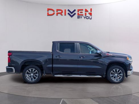 Used 2022 Chevrolet Silverado 1500 LT w/ Z71 Off-Road Package AWD/4WD image 6