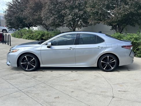 Used 2019 Toyota Camry XSE FWD image 9