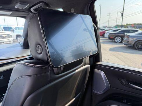 Used 2024 Cadillac Escalade Sport Platinum w/ LPO, ONYX Package AWD/4WD image 17