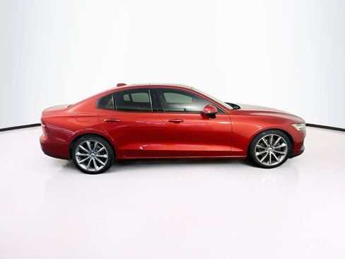 Used 2019 Volvo S60 T5 Momentum w/ Multimedia Package FWD image 10