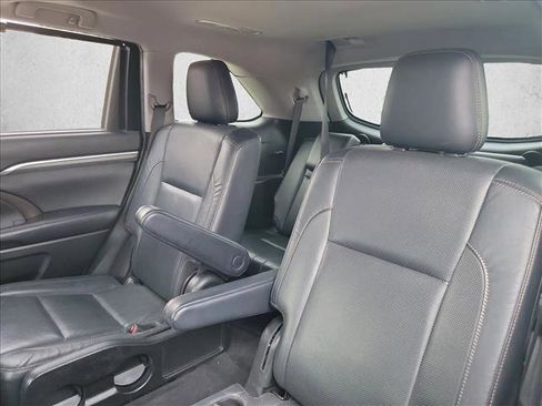 Used 2019 Toyota Highlander Limited image 14