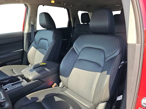 Used 2025 Nissan Pathfinder SL FWD image 15