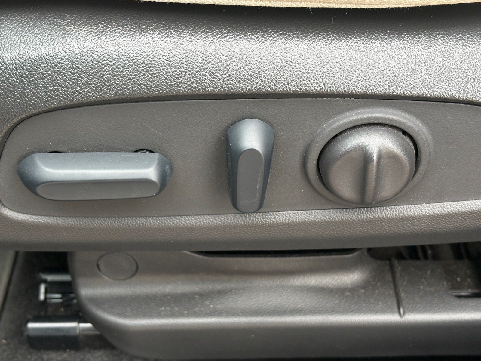 Used 2023 Buick Encore GX Essence w/ Experience Buick Package FWD image 30