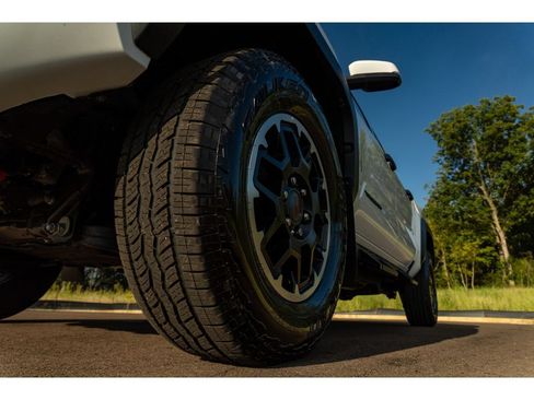 Used 2025 Toyota Tacoma TRD Off-Road w/ TRD Off Road Upgrade Package AWD/4WD image 9