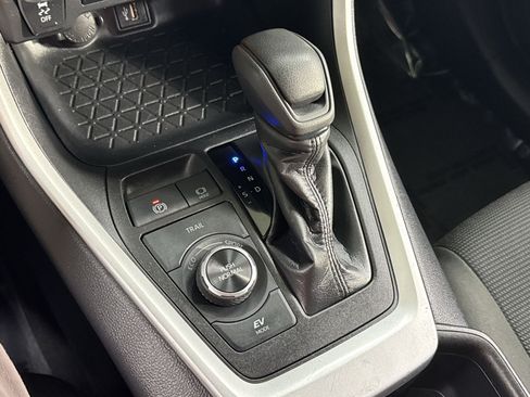 Used 2024 Toyota RAV4 LE AWD/4WD image 34
