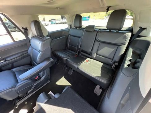 Used 2025 Ford Expedition Platinum AWD/4WD image 18