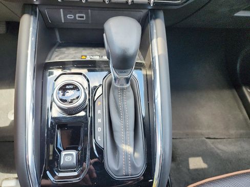 Certified 2024 GMC Canyon AT4 w/ AT4 Premium Package AWD/4WD image 20