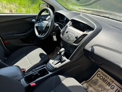 Used 2018 Ford Focus SE FWD image 18