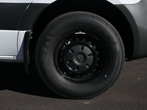 Used 2025 Mercedes-Benz Sprinter 2500 image 33