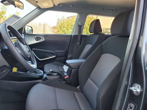 Used 2024 Kia Soul LX FWD image 13