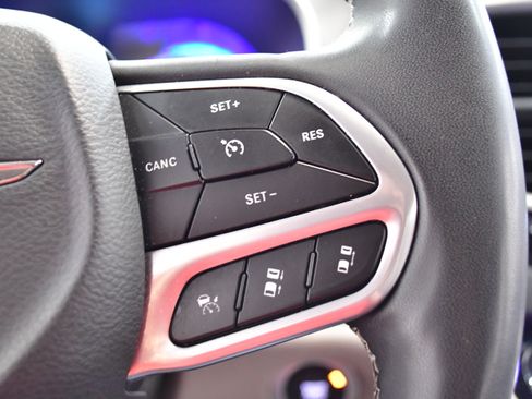 Used 2024 Chrysler Pacifica Touring-L FWD image 26