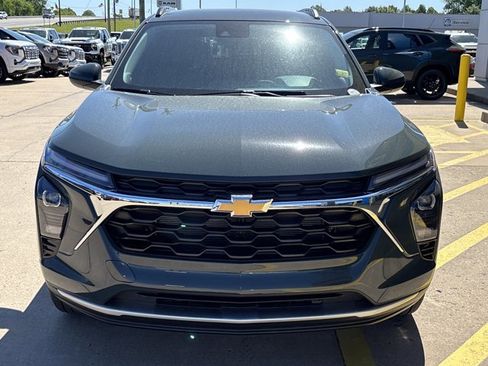 New 2026 Chevrolet Trax LT w/ LT Convenience Package FWD image 11