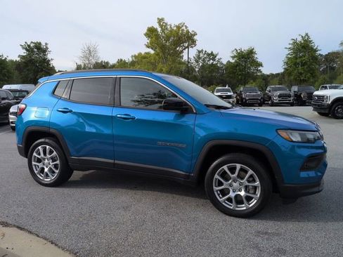 Certified 2024 Jeep Compass Latitude AWD/4WD image 2