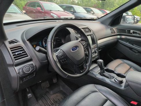 Certified 2018 Ford Explorer XLT w/ Equipment Group 202A AWD/4WD image 27