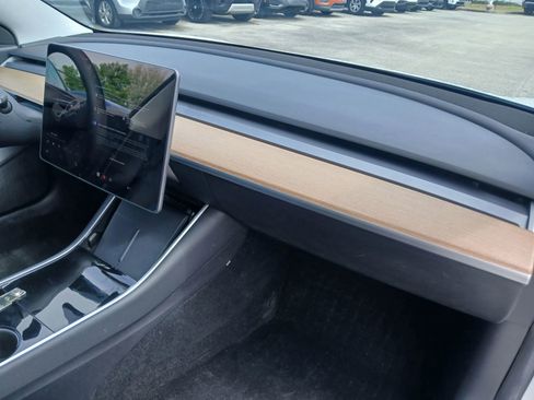 Used 2020 Tesla Model 3 Standard Range Plus image 17