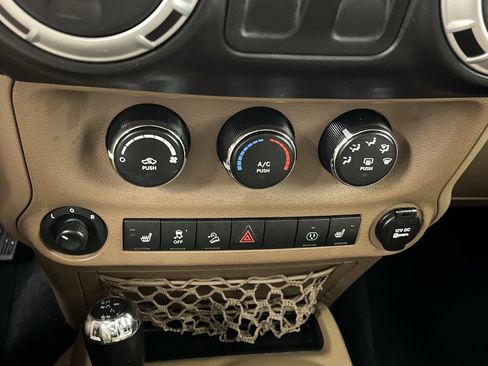 Used 2014 Jeep Wrangler Sahara w/ Dual Top Group AWD/4WD image 16