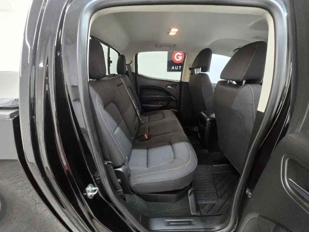 Used 2018 Chevrolet Colorado LT w/ LT Convenience Package RWD image 12