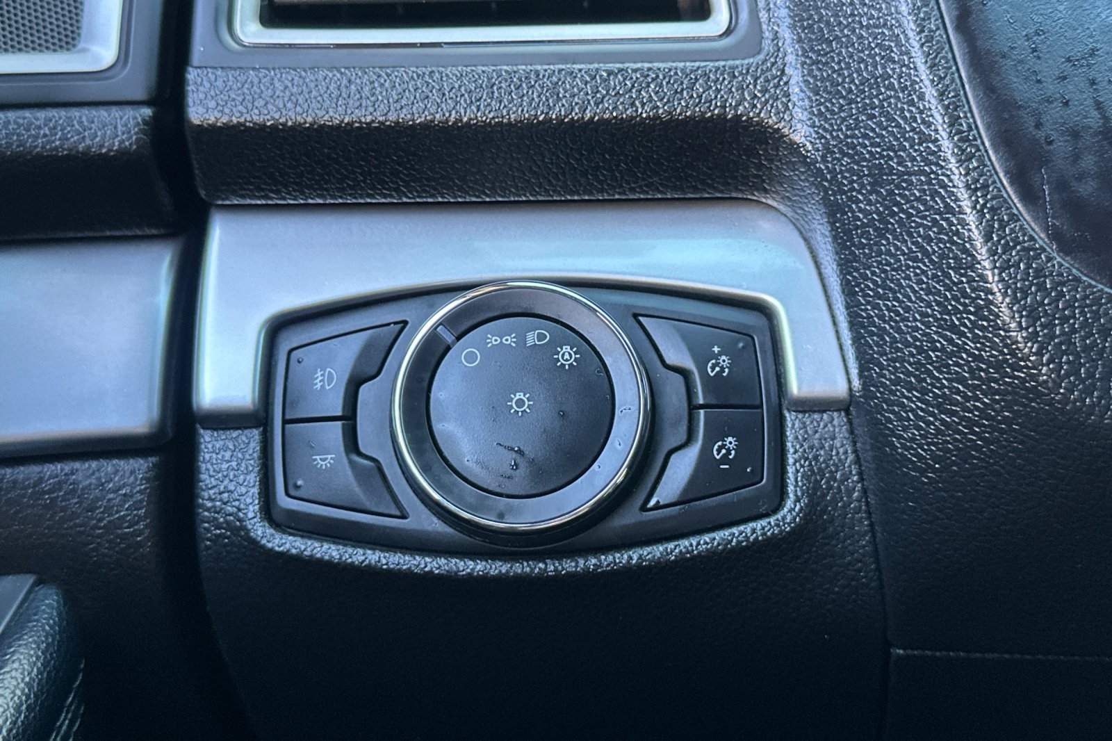 Used 2017 Ford Explorer XLT FWD image 41