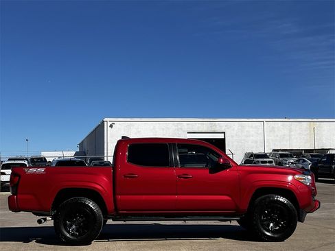 Used 2019 Toyota Tacoma SR image 3