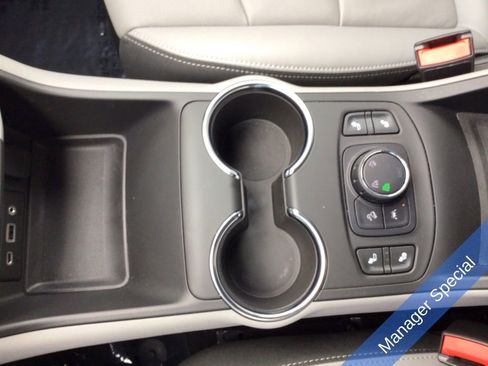 Used 2024 GMC Terrain SLT w/ LPO, Floor Liner Package AWD/4WD image 23