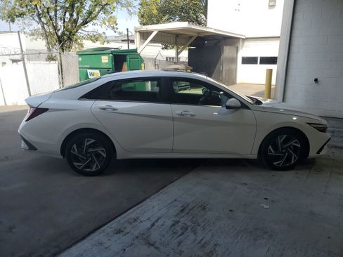 Used 2025 Hyundai Elantra SEL FWD image 7
