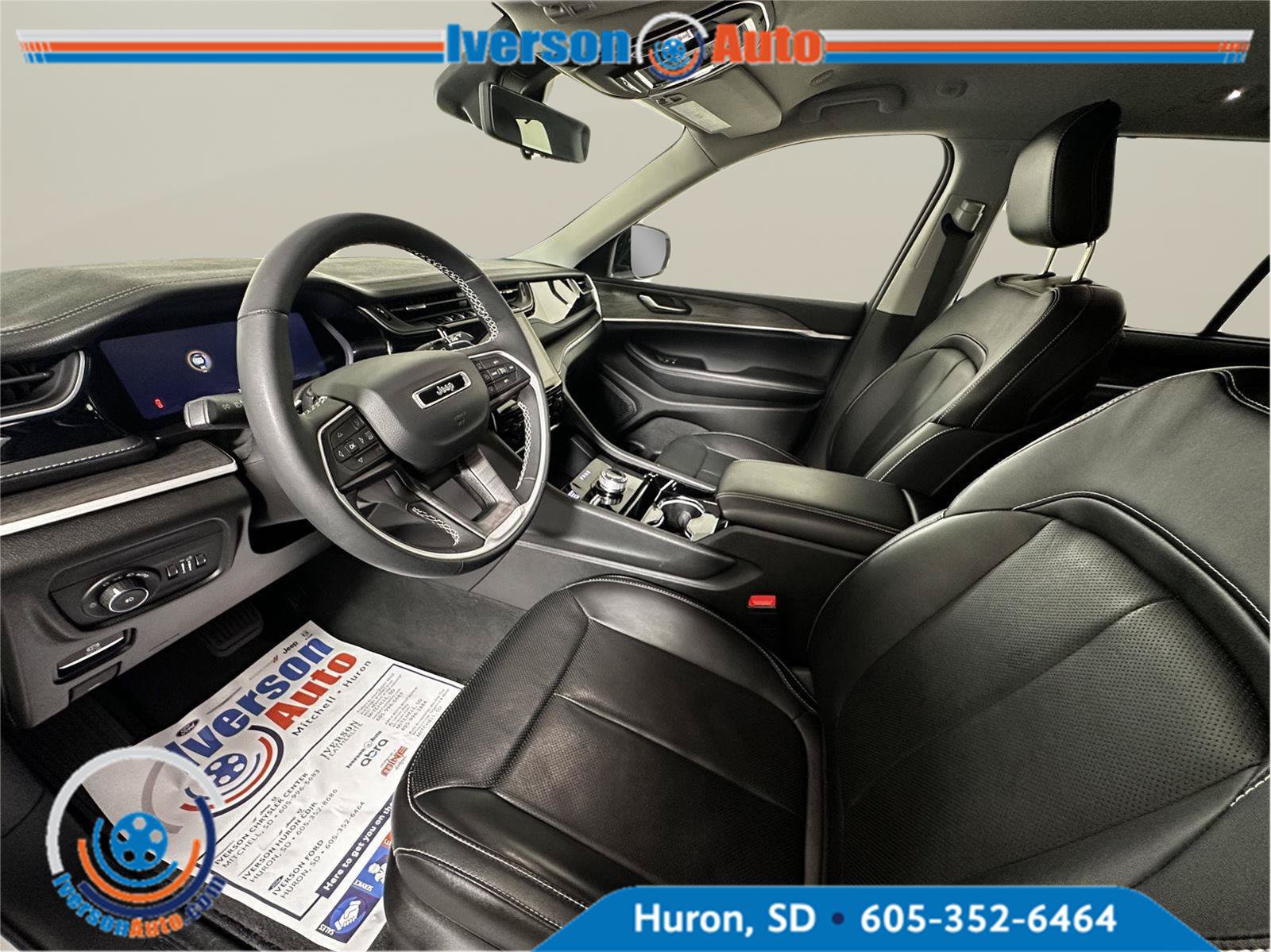 Used 2023 Jeep Grand Cherokee Limited w/ Luxury Tech Group II AWD/4WD image 13