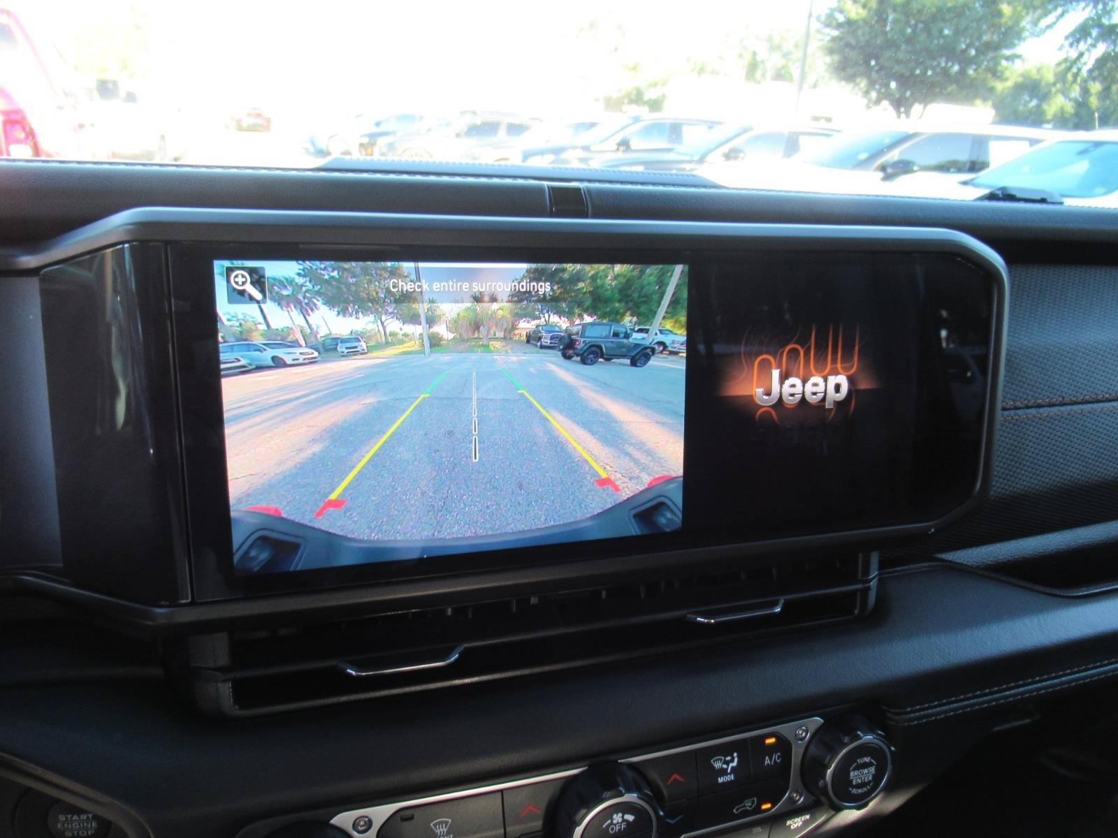Certified 2026 Jeep Gladiator Mojave AWD/4WD image 28