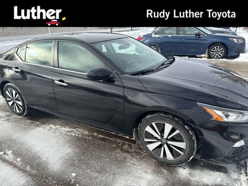 Used 2022 Nissan Altima 2.5 SV image 1