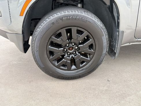 Used 2023 Nissan Frontier SV w/ Tow Package AWD/4WD image 11
