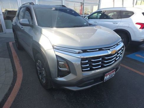 Used 2025 Chevrolet Equinox LT w/ Convenience Package II AWD/4WD image 2