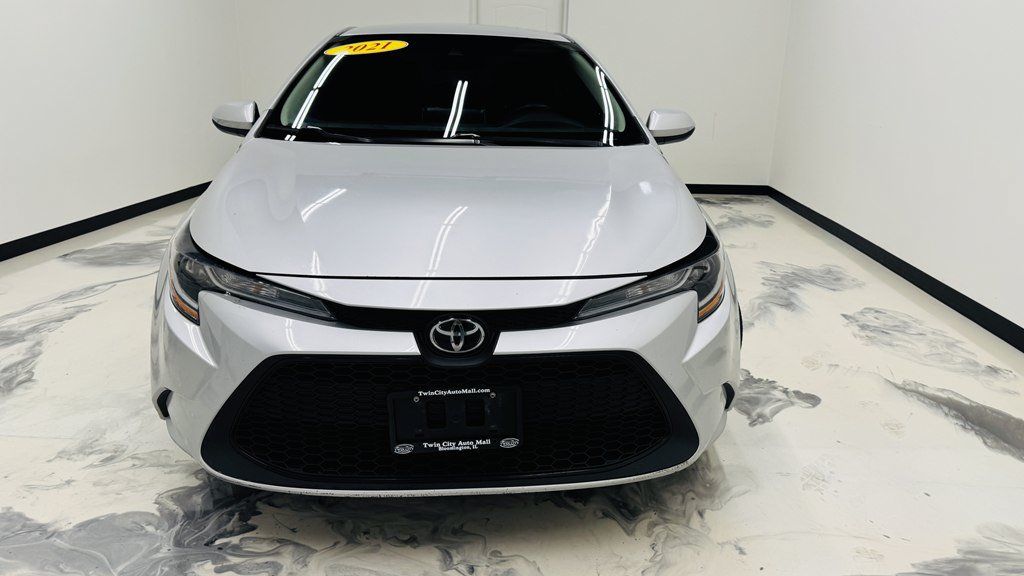 Used 2021 Toyota Corolla LE FWD image 3