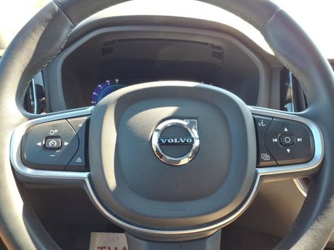 Used 2022 Volvo XC60 B5 Momentum image 22