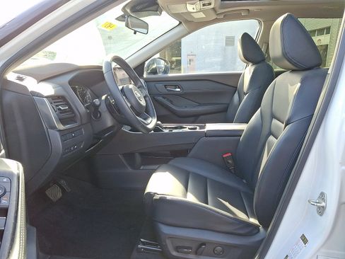 Certified 2023 Nissan Rogue SV w/ SV Premium B Package AWD/4WD image 13