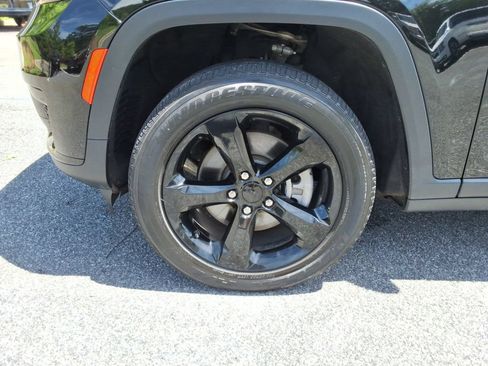 Used 2023 Jeep Grand Cherokee L Laredo AWD/4WD image 10