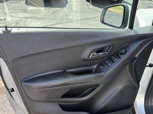 Used 2021 Chevrolet Trax LT w/ Driver Confidence Package FWD image 11