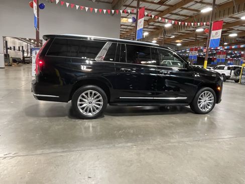 Used 2023 Cadillac Escalade ESV Premium Luxury AWD/4WD image 6