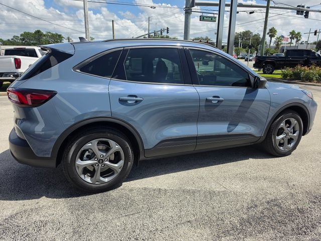 Used 2025 Ford Escape ST-Line w/ Tech Pack #1 FWD image 6