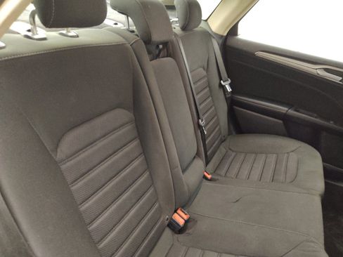 Used 2020 Ford Fusion SE FWD image 19