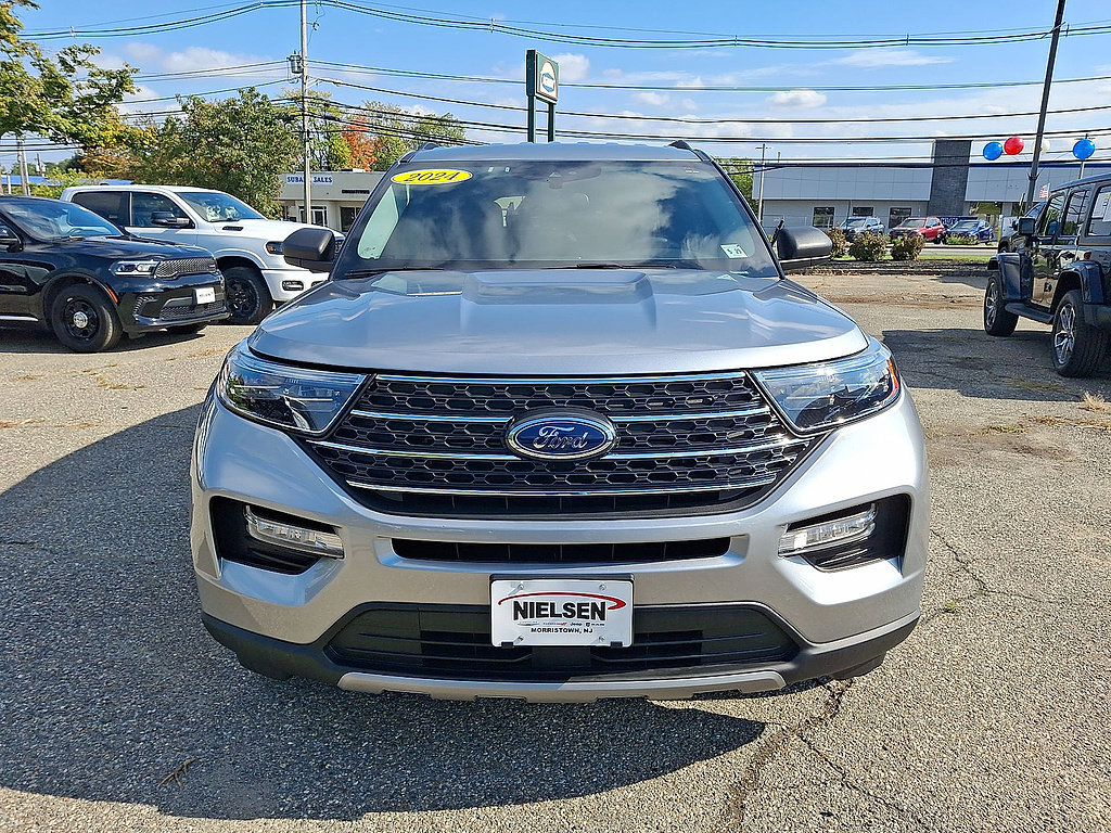 Used 2024 Ford Explorer XLT w/ Equipment Group 202A AWD/4WD image 3