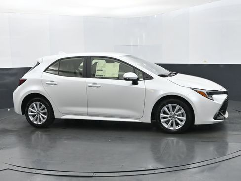 Used 2025 Toyota Corolla SE image 6