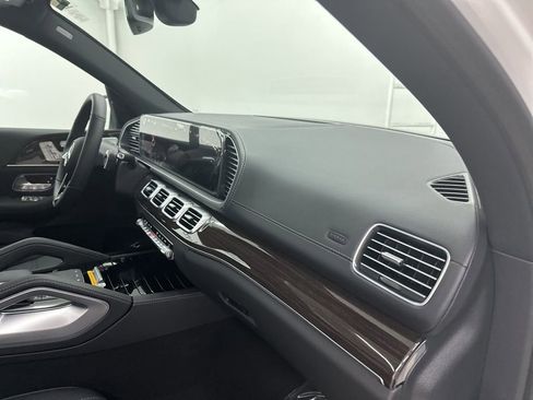 Used 2025 Mercedes-Benz GLS 450 4MATIC image 26