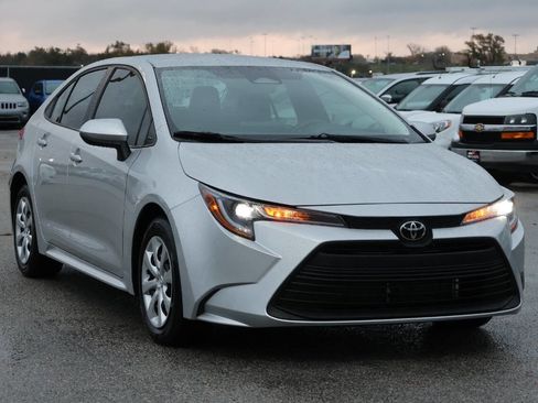 Used 2025 Toyota Corolla LE w/ Convenience Package image 4