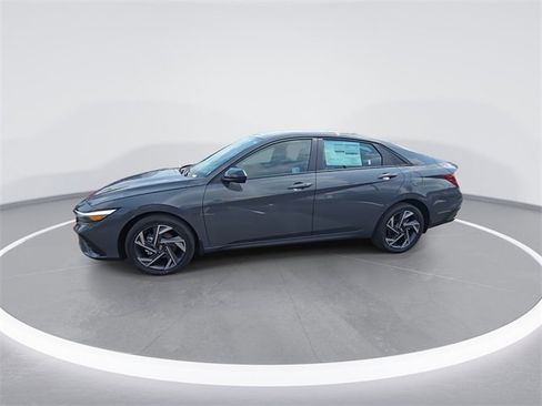 New 2025 Hyundai Elantra SEL image 4