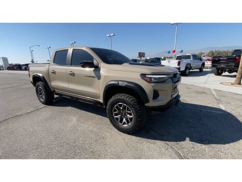 Used 2024 Chevrolet Colorado ZR2 w/ Technology Package AWD/4WD image 2